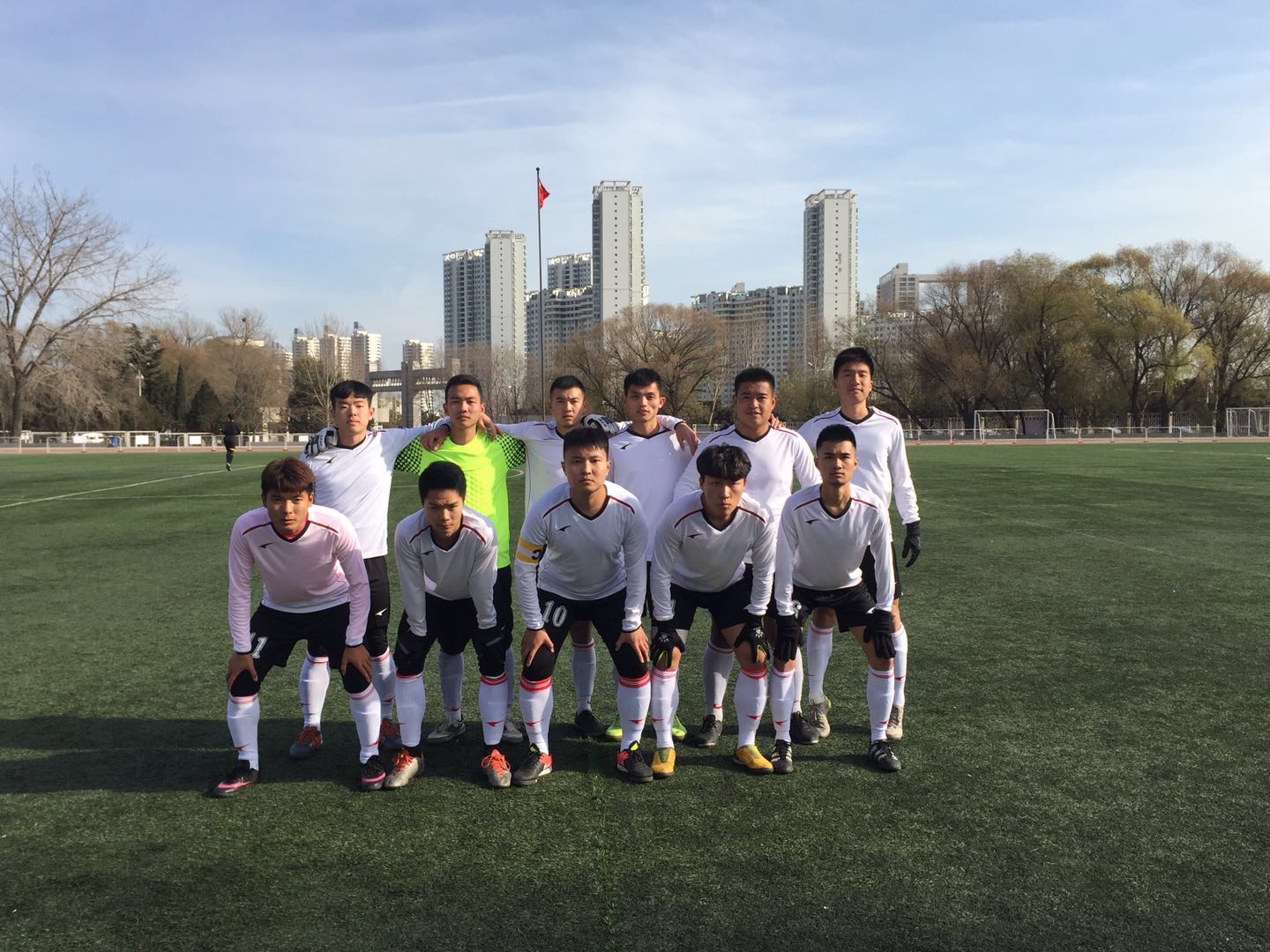 图为比赛首发阵容